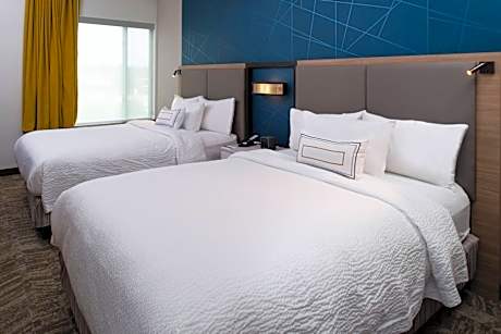 Queen Suite with Two Queen Beds, Bathtub and Trundle Sofa - Mobility Access/Hearing Accessible