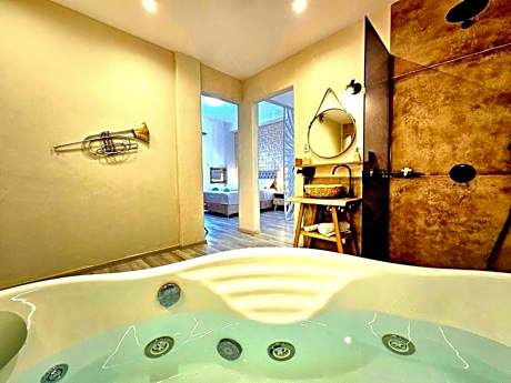 Golden City Center Suites