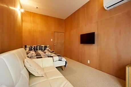 Economy Triple Room with Shared Bathroom