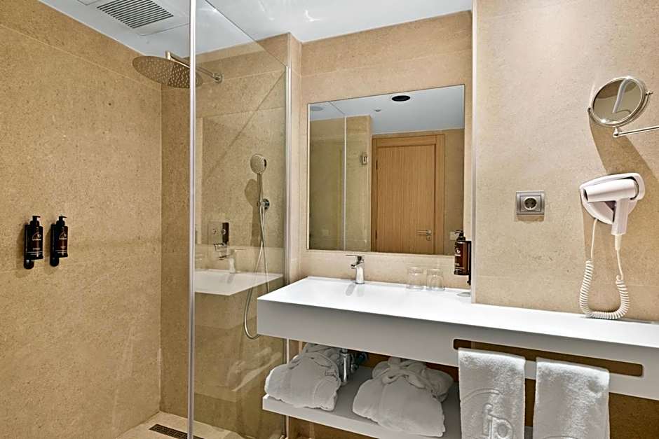 Aparthotel Fontanellas Playa