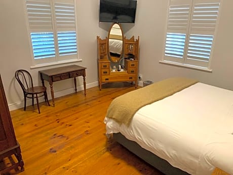 King Room - Non-Smoking