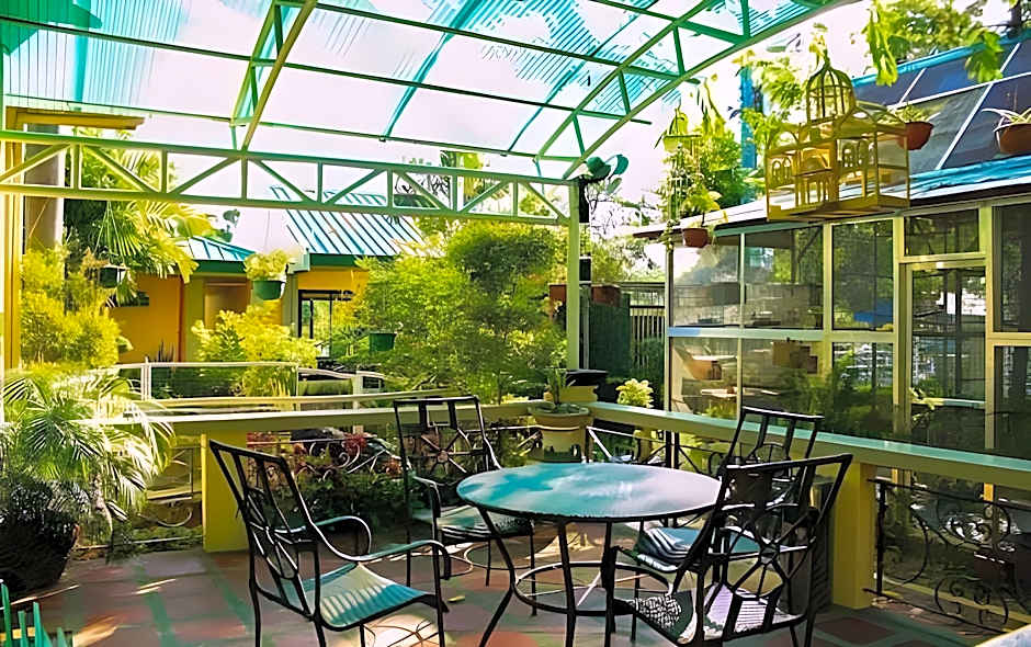 Luisita Central Park Hotel