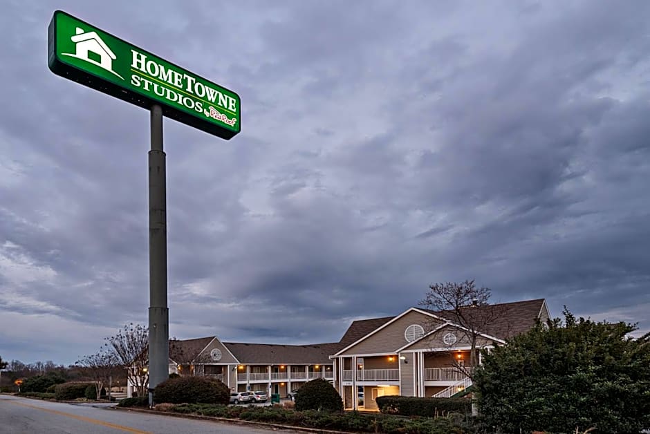 HomeTowne Studios by Red Roof Spartanburg - Asheville Highway