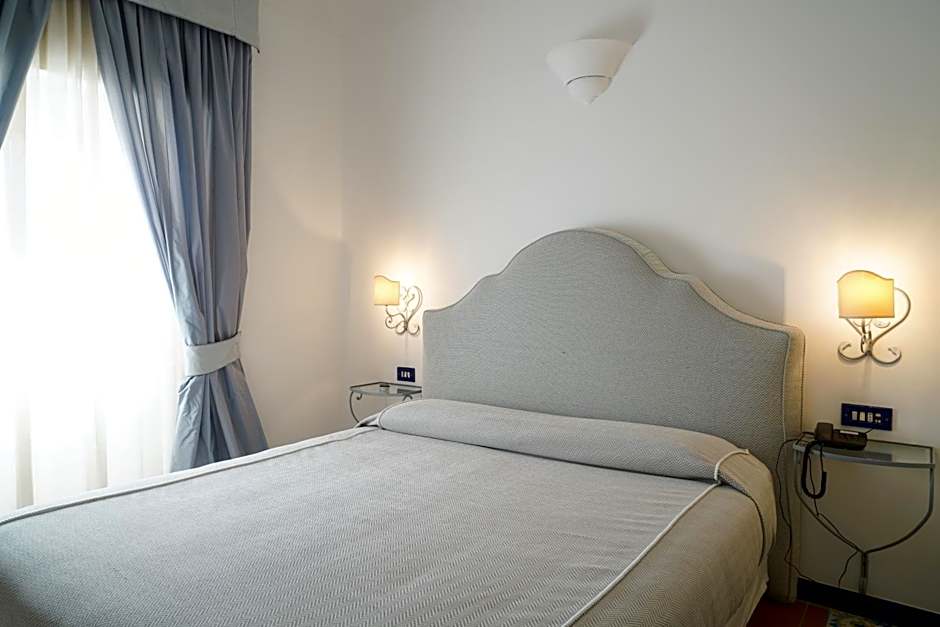 Photo 1 of 5 of Deluxe, Sea View