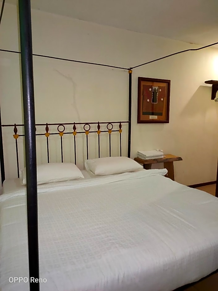 Kuching Waterfront Lodge