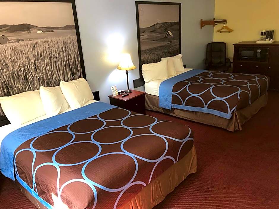 Super 8 by Wyndham Lewiston