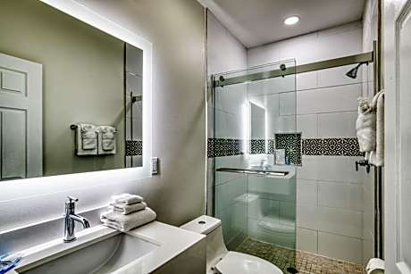 King Room - Non-Smoking