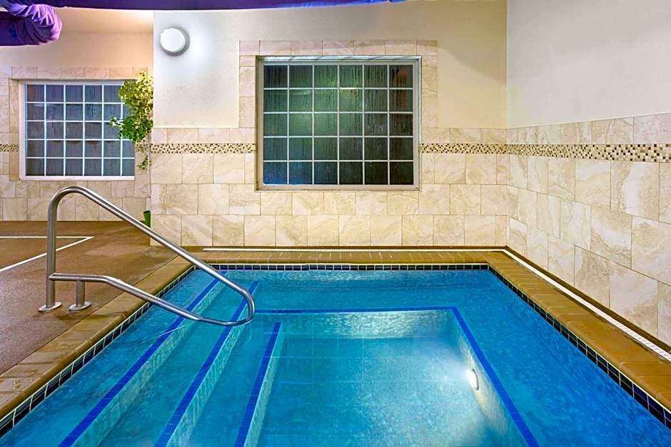 La Quinta Inn & Suites by Wyndham Dickinson