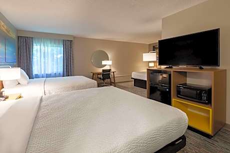 3 Queen Beds Suite Non-Smoking
