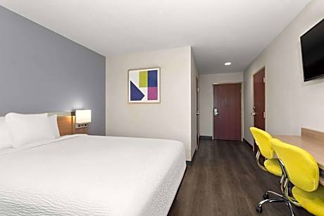 1 King Bed Suite Non-Smoking