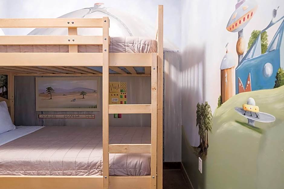 Amsterdam Inn & Suites, an Ascend Collection Hotel