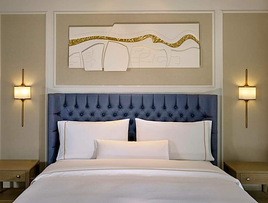 The College Green Dublin Hotel, Autograph Collection