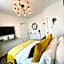 Brighton Black Hotel & Hot Tubs