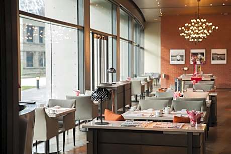 Deluxe Twin Room with Mountain View (8F-13F)