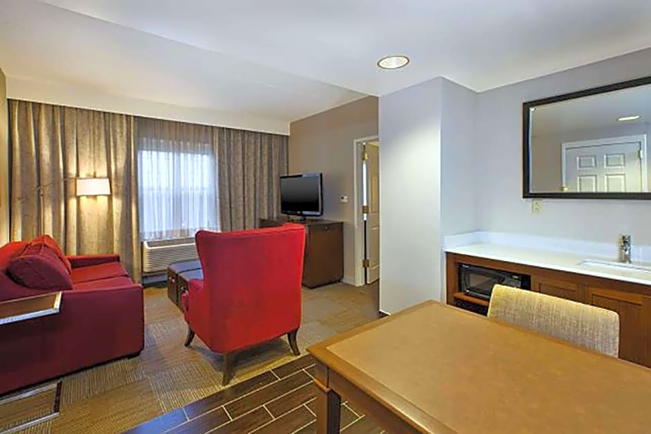 Hampton Inn By Hilton And Suites Providence/Warwick-Airport