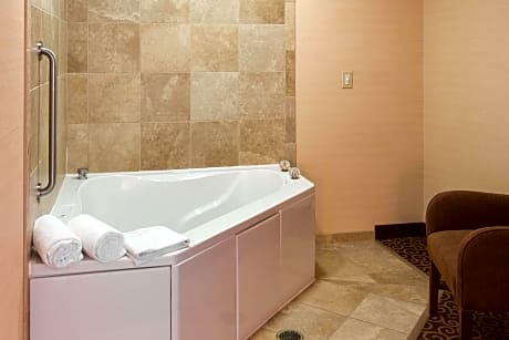 1 King Bed Study With Sofabed Nonsmoking