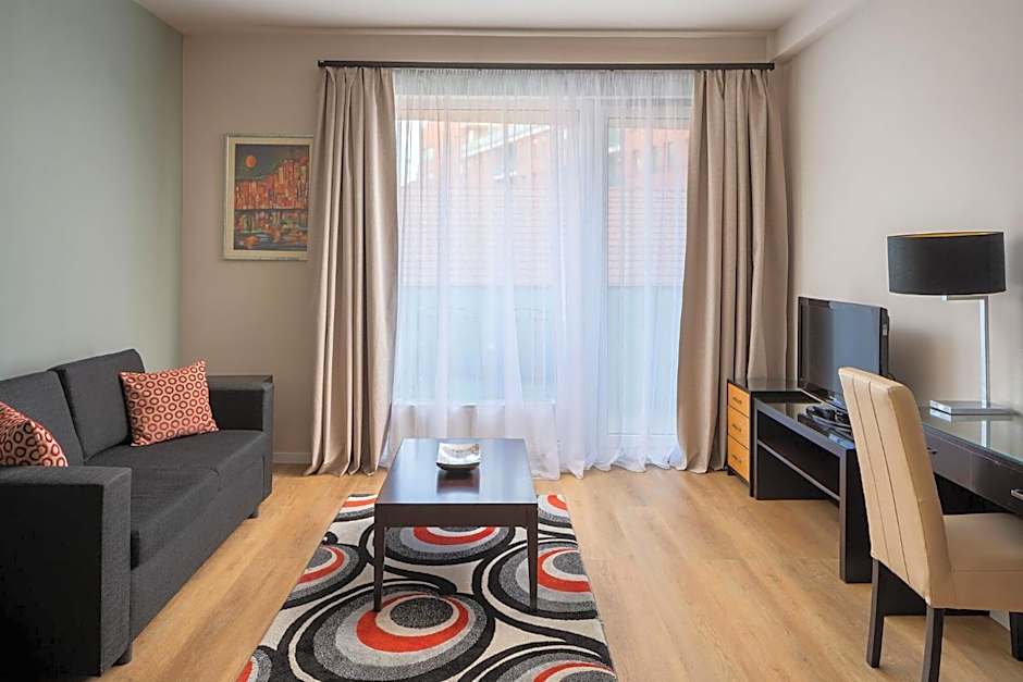 Escala Hotel & Suites
