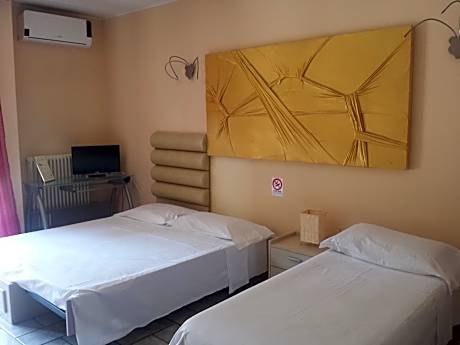 Quadruple Room with Private Bathroom