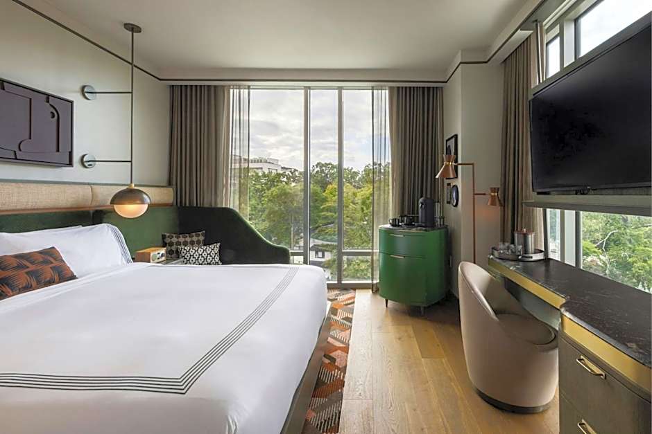 The Tess, Autograph Collection