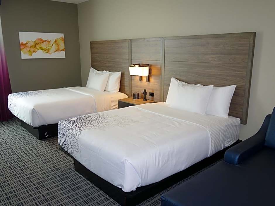 La Quinta Inn & Suites by Wyndham San Antonio Alamo City