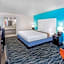 Howard Johnson by Wyndham Houston Hobby Airport
