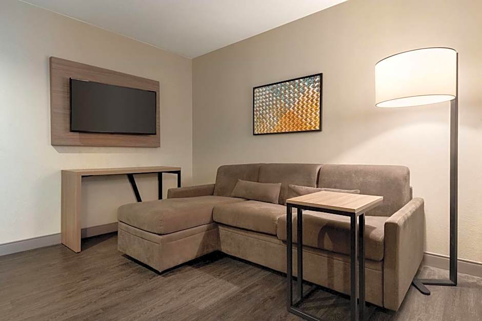 La Quinta Inn & Suites by Wyndham Montgomery