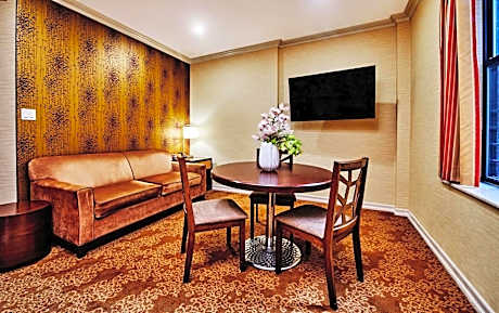 One-Bedroom Apartment with King Bed
