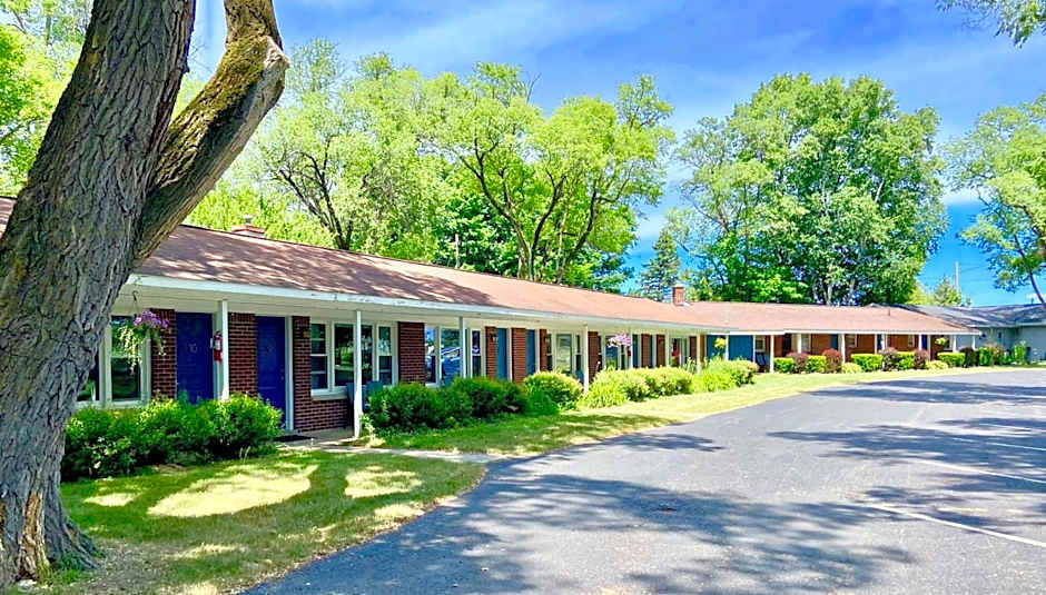 Elk Rapids Lakeshore Inn