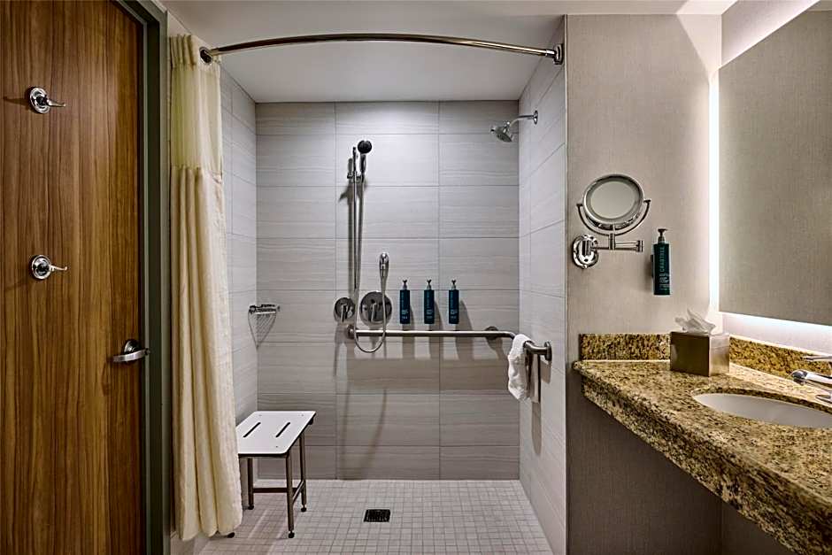 Hotel Zessa Orange County Airport, a DoubleTree by Hilton