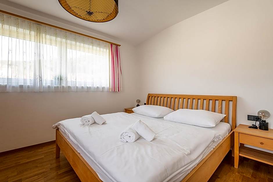 Elinas Mountain Views