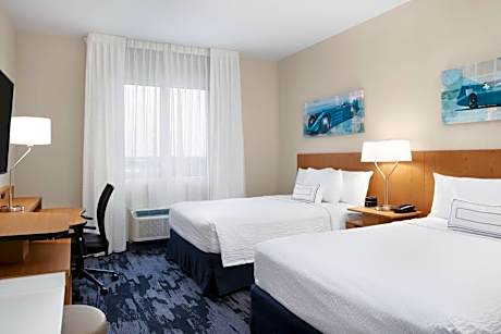 Queen Room with Two Queen Beds and Bathtub - Mobility Access