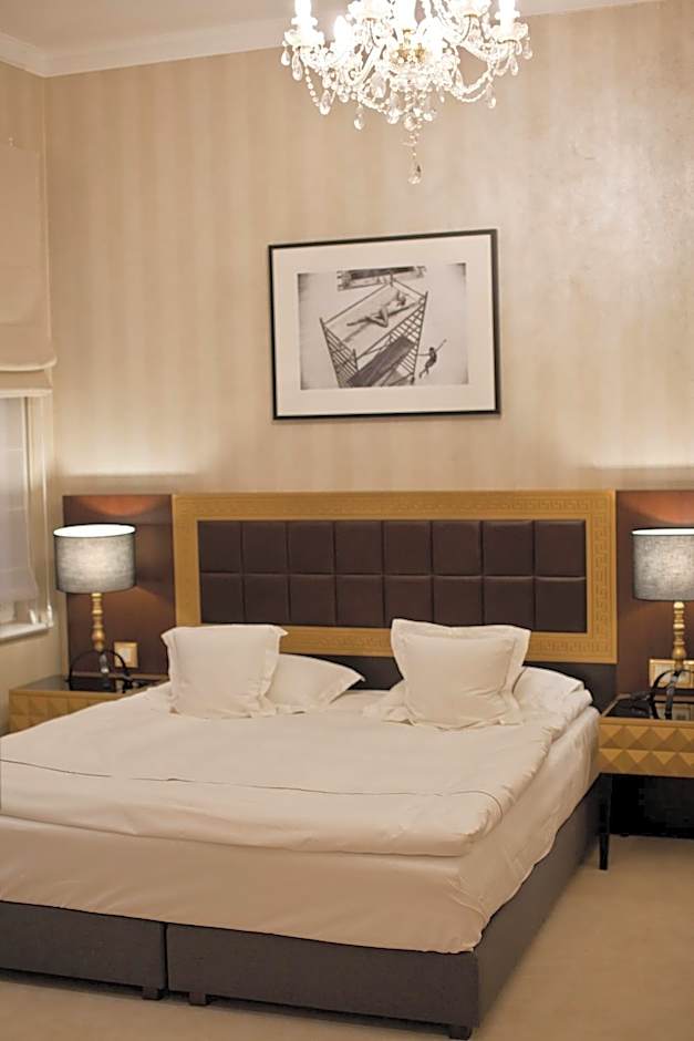 Tiffi Old Town Hotel