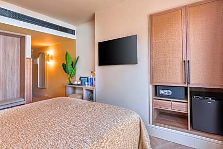 DOUBLE SINGLE USE WITH BALCONY WITH SEA VIEW