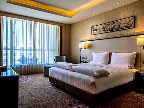 Executive Suite with King Bed