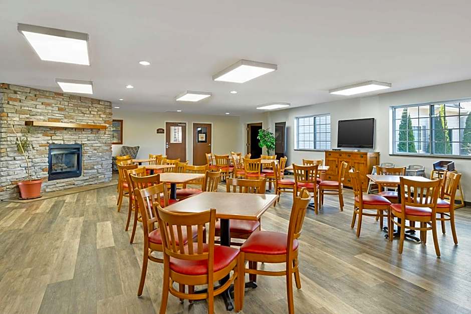 Quality Inn & Suites Fort Madison near Hwy 61