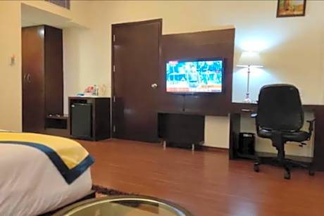 1 King Bed Business Room Non-Smoking