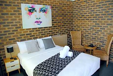 Squatters Homestead Motel