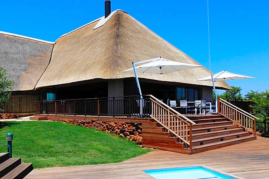 Umzolozolo Private Safari Lodge & Spa