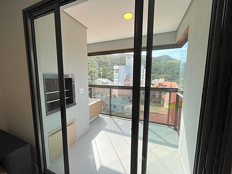 Cód 90 · Apartamento a poucos passo do mar