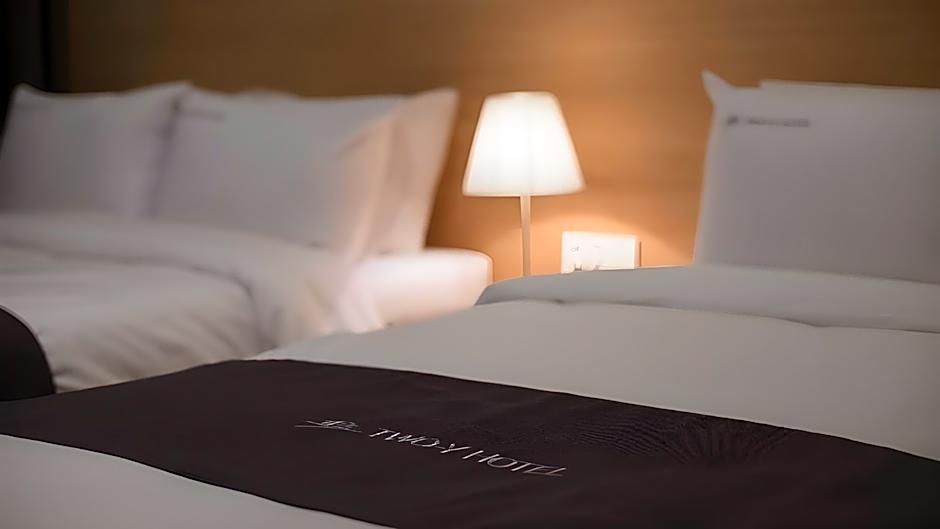 Two-Y-Hotel
