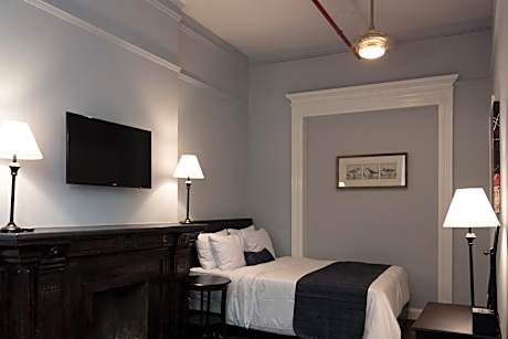Standard Family Room with Shared Bathroom