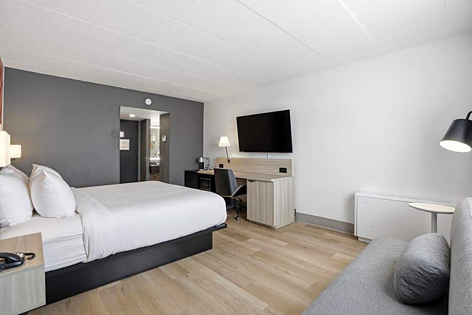 Seven Oaks Hotel Regina, SureStay Collection by Best Western