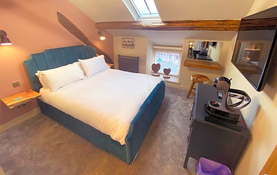 The Hive at Poppi-Red