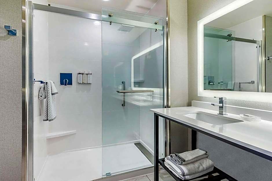 Cambria Hotel Bettendorf - Quad Cities