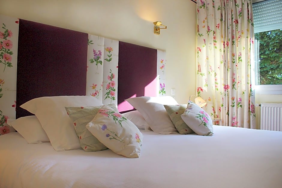 Photo 1 of 5 of Triple Room