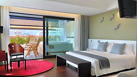 Deluxe Suite with Spa Bath