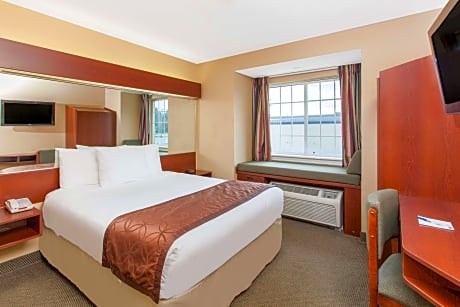 1 Queen Bed Mobility Accessible Room Non-Smoking