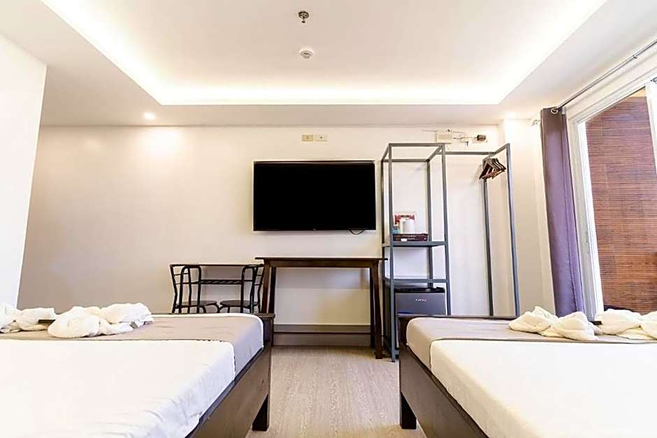 Spotlight Hotel near Hundred Islands Wharf