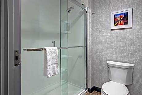 King Room - Hearing Access/Non-Smoking