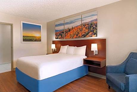 1 Queen Bed, Mobility Accessible Room, Non-Smoking